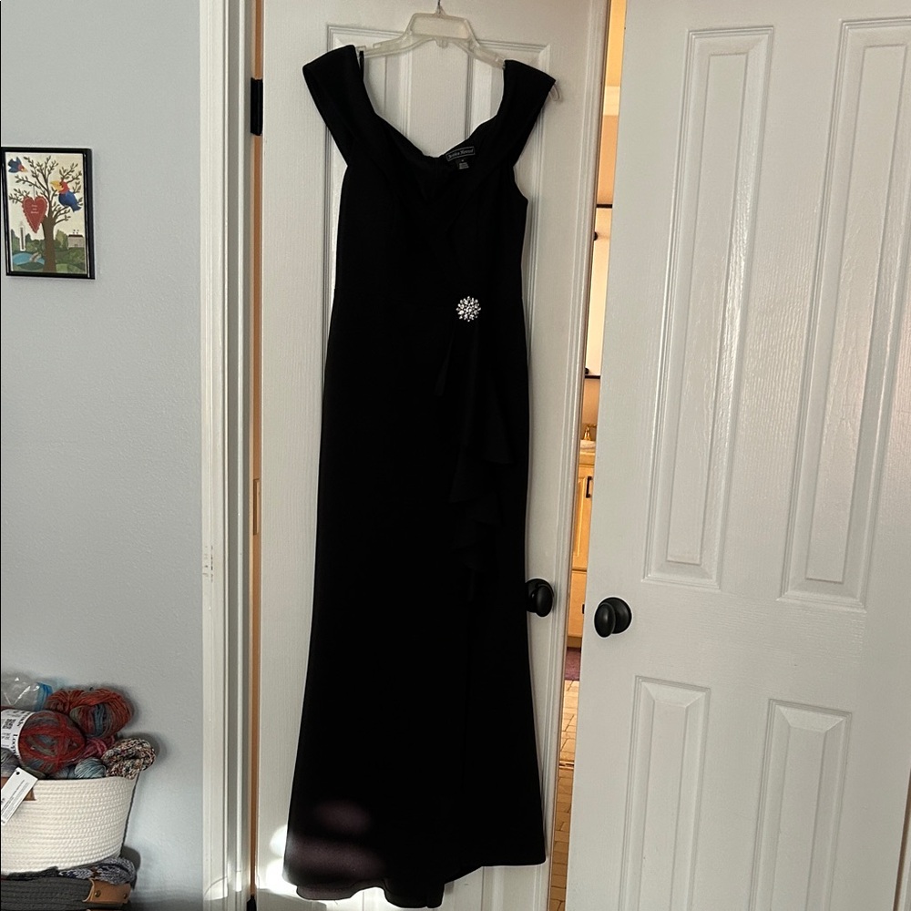 Jessica Howard Black Formal Dress worn once size 14